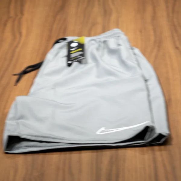 Short Masculino Ni Logo Refletivo com Bolso - Imagem 20